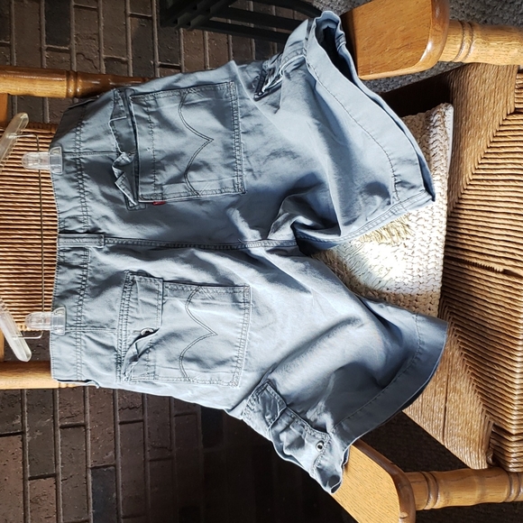 Levi's gray cargo shorts, size 38 - Picture 3 of 8